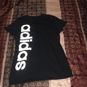 Adidas tee🖤